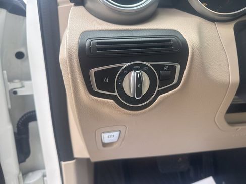 Used 2021 Mercedes-Benz GLC 300 4MATIC image 26