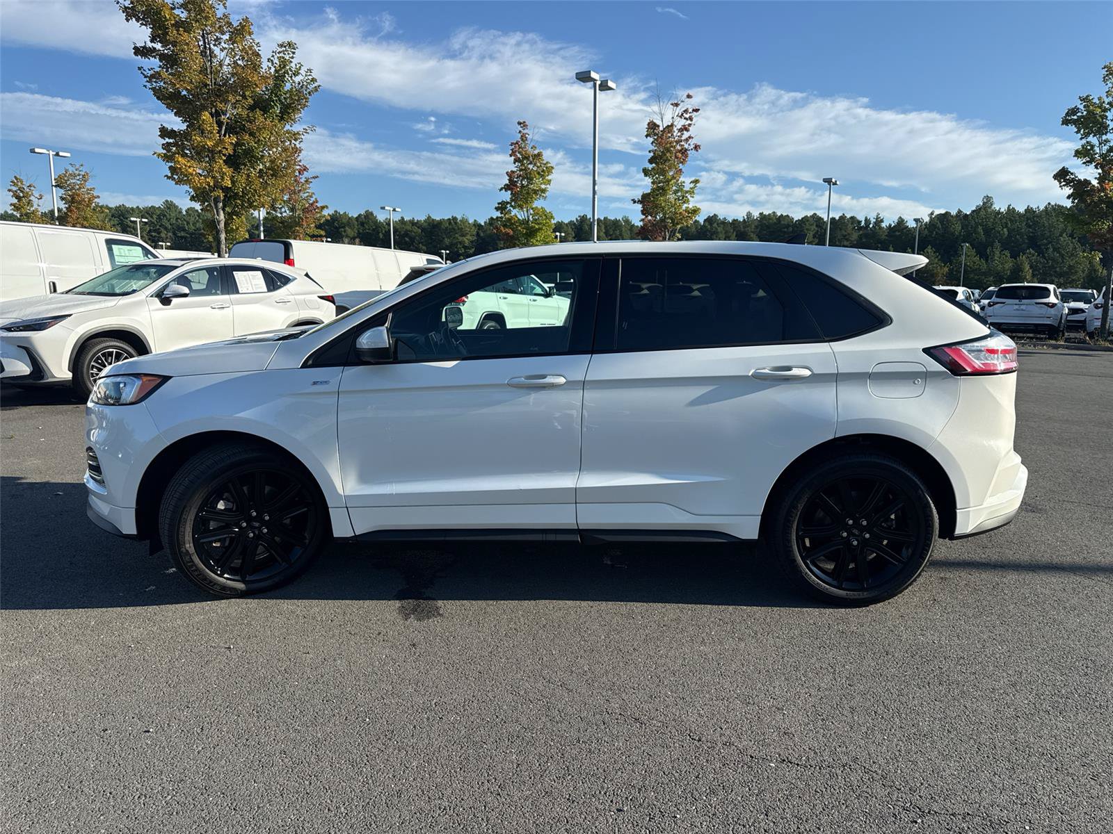 Used 2022 Ford Edge ST-Line w/ Class II Trailer Tow Package AWD/4WD image 9