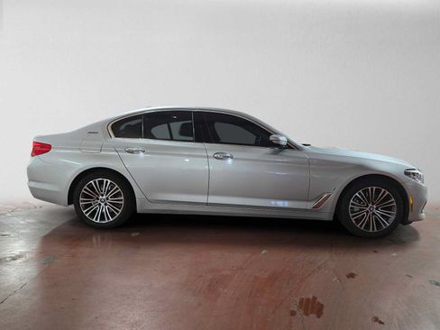 Used 2018 BMW 530e xDrive w/ Premium Package 2 AWD/4WD image 2
