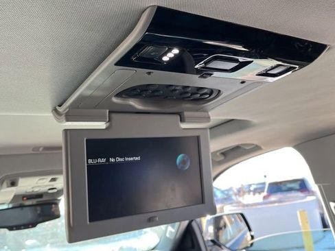 Used 2015 Cadillac Escalade ESV Premium image 17