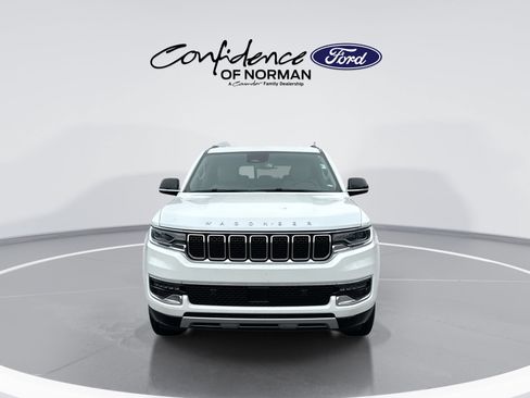 Used 2024 Jeep Wagoneer L Series II RWD image 2