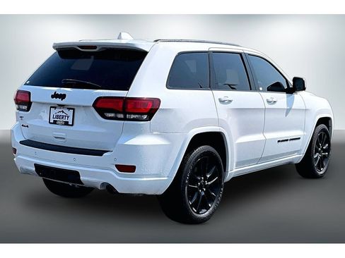 Used 2022 Jeep Grand Cherokee Laredo X AWD/4WD image 6