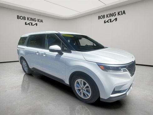Used 2024 Kia Carnival LX FWD image 7