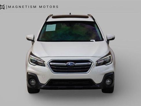 Used 2018 Subaru Outback 3.6R Touring w/ Popular Package #3 AWD/4WD image 5
