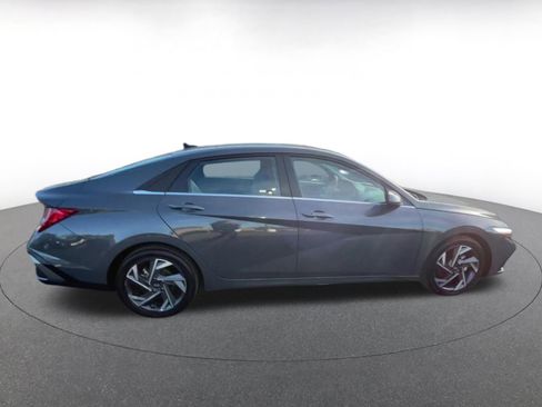Used 2025 Hyundai Elantra SEL image 16
