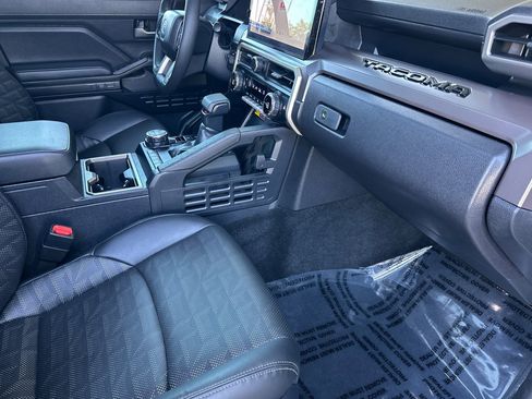 Used 2024 Toyota Tacoma TRD Off-Road w/ TRD Off Road Premium Package image 17