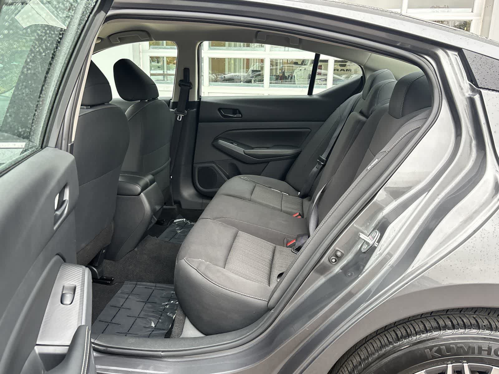 Used 2025 Nissan Altima 2.5 SV FWD image 11