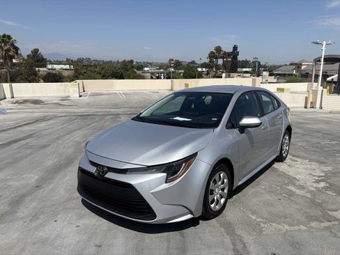 Used 2025 Toyota Corolla LE FWD image 5