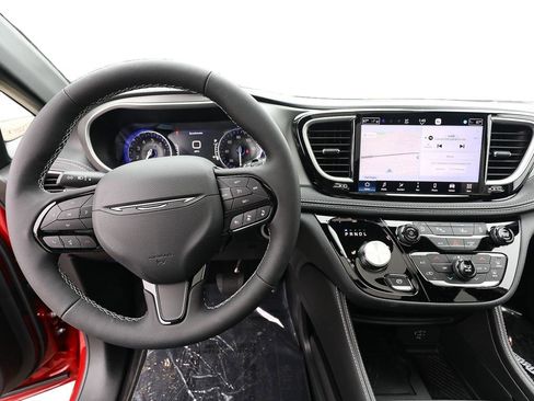 New 2027 Chrysler Pacifica Limited AWD/4WD image 11