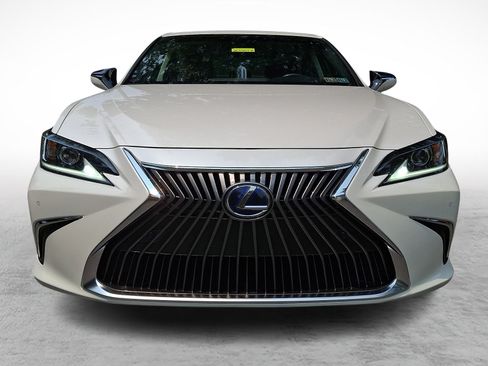 Used 2020 Lexus ES 300h w/ Premium Package FWD image 2