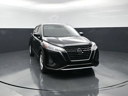 Used 2025 Nissan Kicks Play S w/ Interior Electronics Package FWD image 5