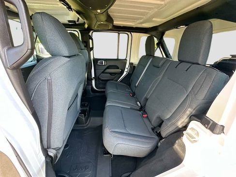 Used 2026 Jeep Wrangler Sahara image 23