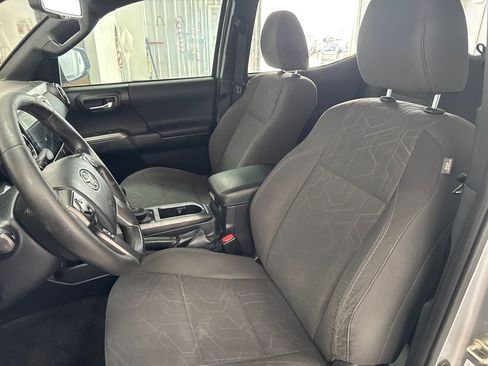 Used 2016 Toyota Tacoma TRD Off-Road w/ Towing Package image 9