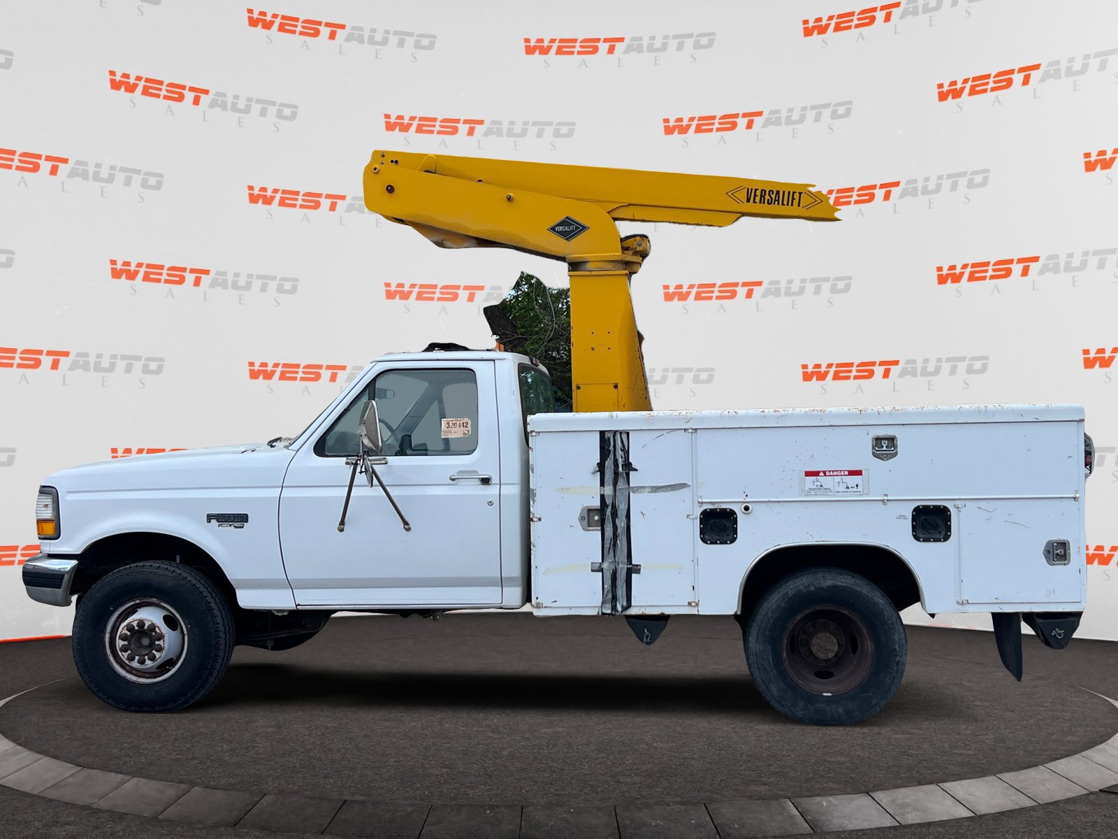 Used 1996 Ford F450 2WD Regular Cab Super Duty image 2