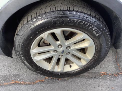 Used 2015 Ford Explorer XLT image 19