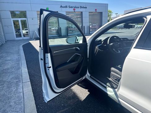 Certified 2025 Audi Q3 2.0T Premium w/ Convenience Package AWD/4WD image 27