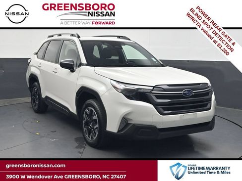 Used 2025 Subaru Forester Premium AWD/4WD image 1