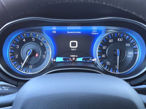 Used 2023 Chrysler 300 Touring w/ Sport Appearance Package image 16