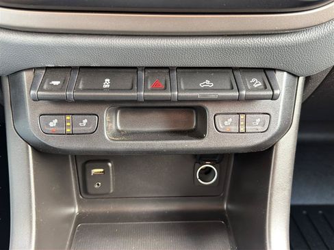 Used 2016 Chevrolet Colorado Z71 AWD/4WD image 30