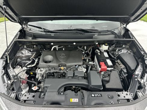 Certified 2022 Toyota RAV4 XLE w/ Convenience Package FWD image 34