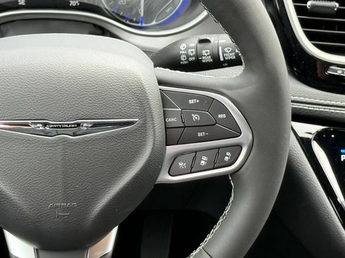 New 2026 Chrysler Pacifica Select AWD/4WD image 20