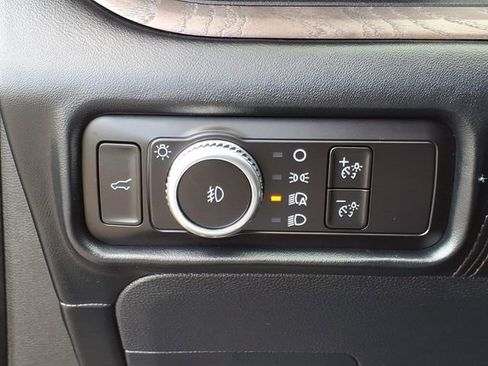 Used 2023 Ford Explorer Platinum w/ Technology Package AWD/4WD image 23