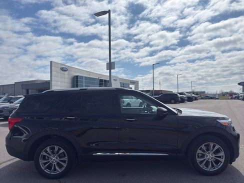 Used 2023 Ford Explorer Limited image 4