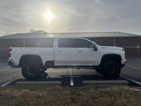 Used 2020 Chevrolet Silverado 2500 LTZ w/ LTZ Texas Edition image 3