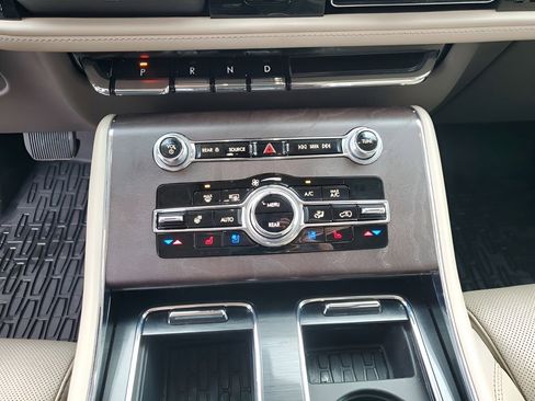 Used 2023 Lincoln Aviator Reserve w/ Equipment Group 201A image 40