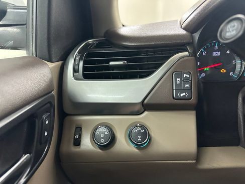 Used 2017 Chevrolet Suburban LT w/ Luxury Package AWD/4WD image 44
