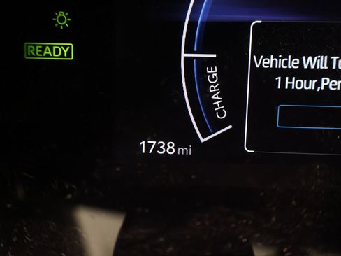 Used 2025 Toyota Camry SE image 9