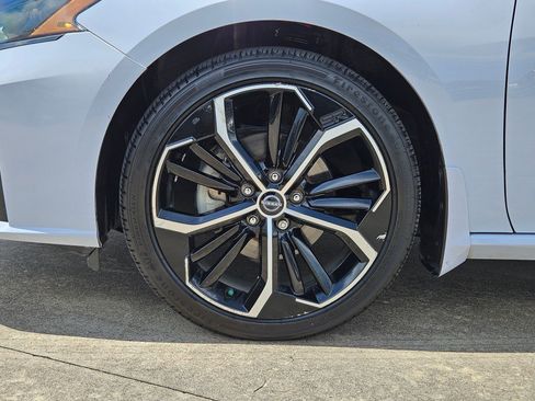 Used 2023 Nissan Altima 2.5 SR w/ SR Premium Package FWD image 13