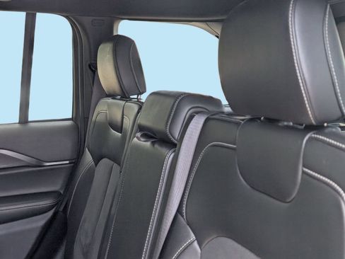 Used 2025 Jeep Grand Cherokee Altitude RWD image 17