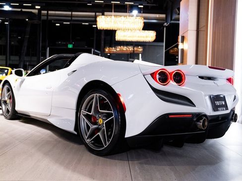 Used 2021 Ferrari F8 Tributo RWD image 27