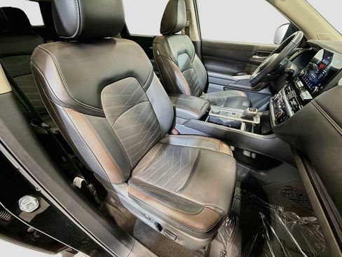 Used 2024 Nissan Pathfinder Platinum AWD/4WD image 28