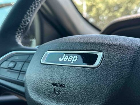 Used 2023 Jeep Grand Cherokee Altitude AWD/4WD image 30