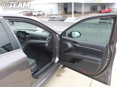 Used 2024 Toyota Camry SE image 25