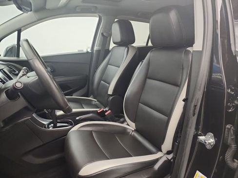 Used 2018 Chevrolet Trax Premier w/ Midnight Edition image 16