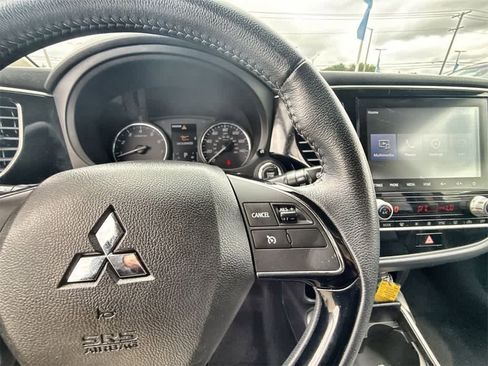 Used 2020 Mitsubishi Outlander SE image 23