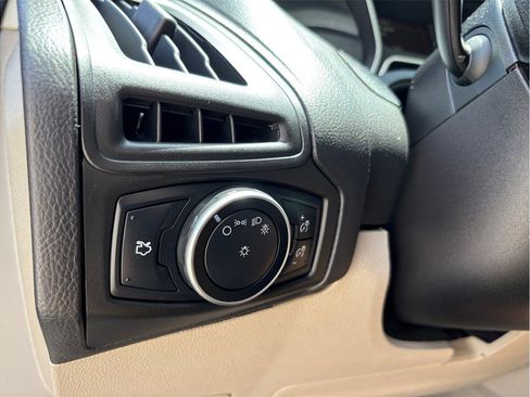 Used 2016 Ford Focus SE FWD image 24