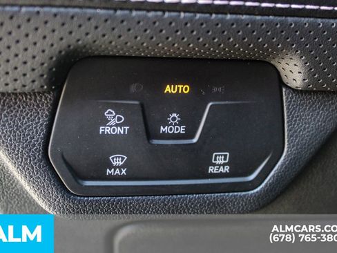 Used 2024 Volkswagen Atlas Cross Sport SE image 30