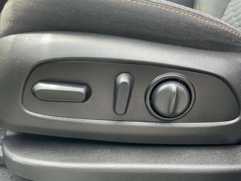 Used 2018 Chevrolet Equinox LT FWD image 16