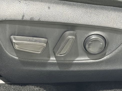 Used 2025 Toyota RAV4 XLE FWD image 28