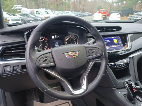 Used 2023 Cadillac XT6 Sport image 9
