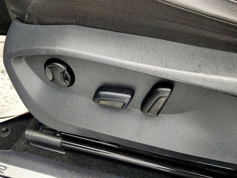 Used 2022 Volkswagen Tiguan SE R-Line image 11