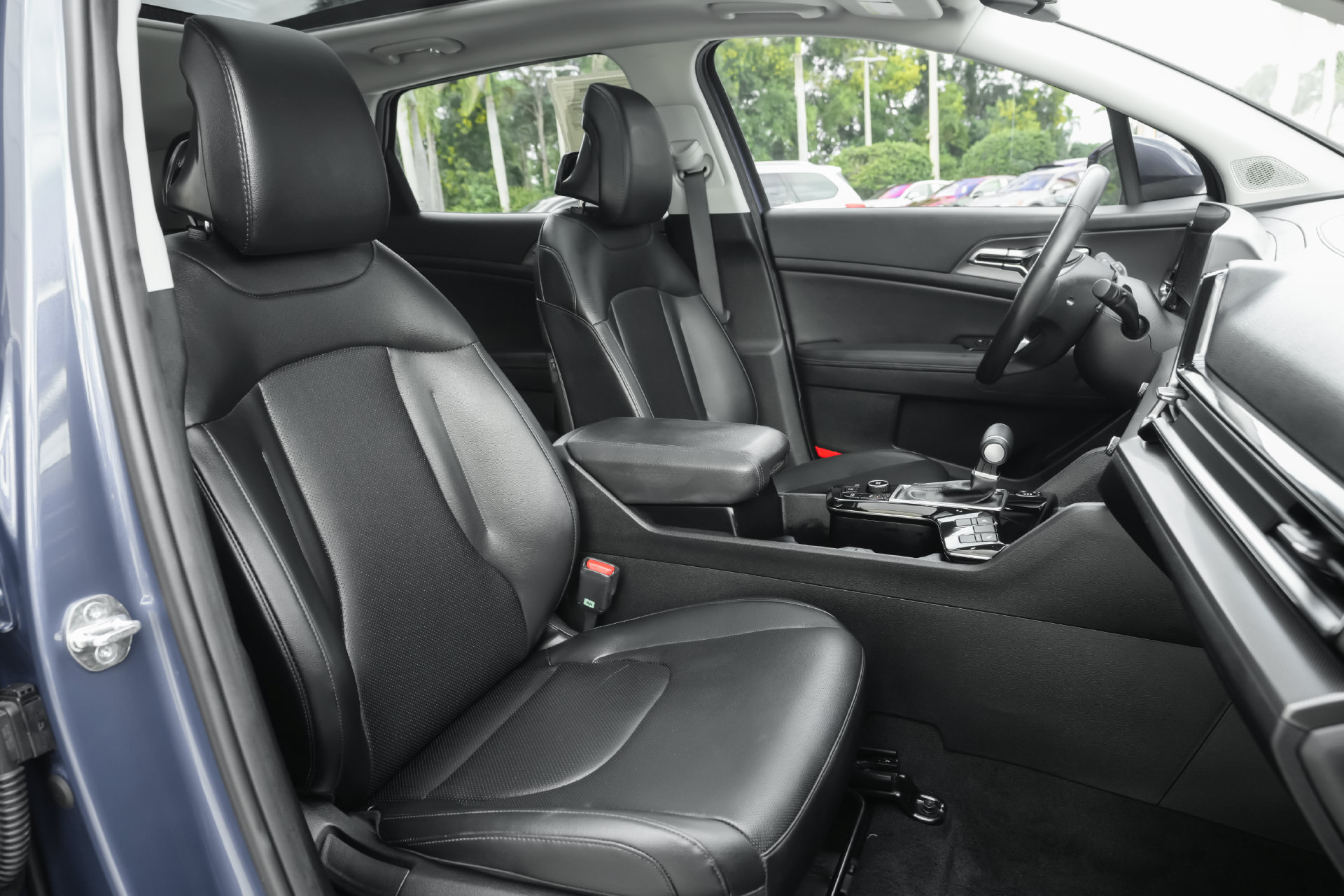 Used 2025 Kia Sportage SX FWD image 11