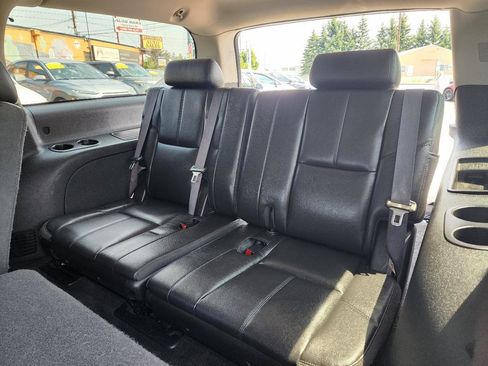 Used 2013 Chevrolet Suburban LT w/ Luxury Package AWD/4WD image 26
