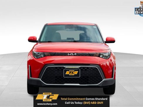 Used 2023 Kia Soul LX w/ LX Technology Package FWD image 2