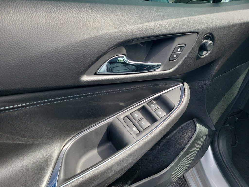Used 2018 Chevrolet Cruze Premier FWD image 22
