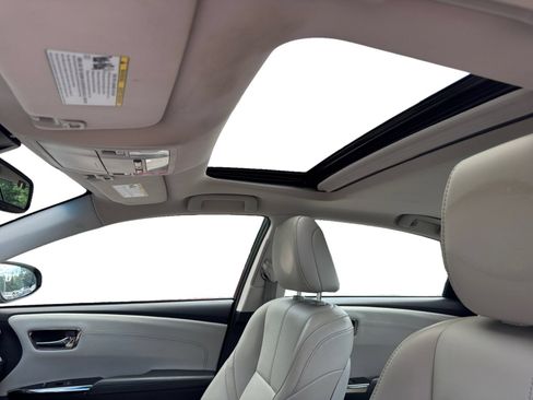 Used 2018 Toyota Avalon XLE Premium w/ Carpet Mat Package FWD image 3